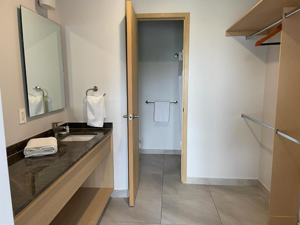 Livup Suites En Zona Iteso Zapopan Exteriör bild